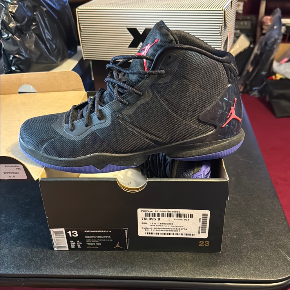 Jordan Men's Black and Red Sneakers